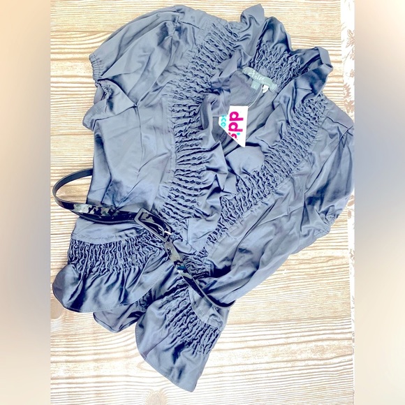 Gray ruffle top with belt. Size M - Picture 1 of 4